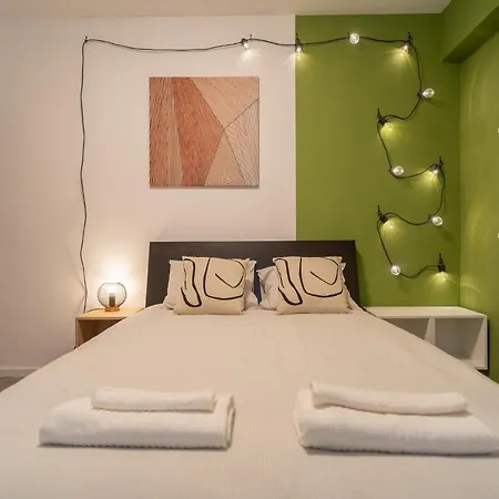 Charming Monro Old Town Flat Апартаменты *