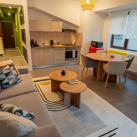 Charming Monro Old Town Flat Апартаменты