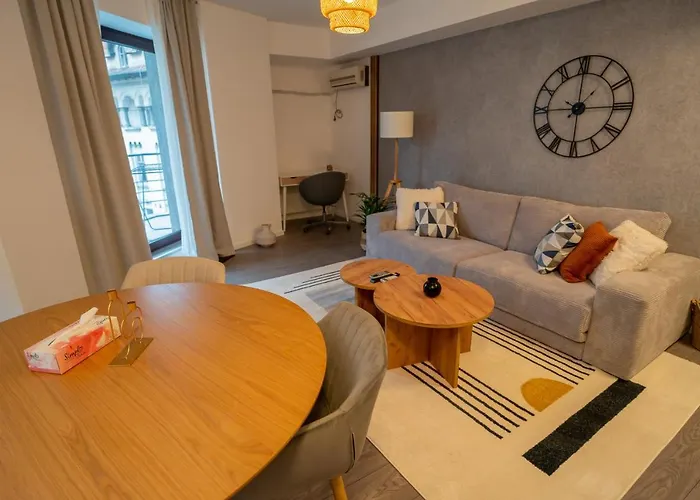 Апартаменти Charming Monro Old Town Flat Бухарест