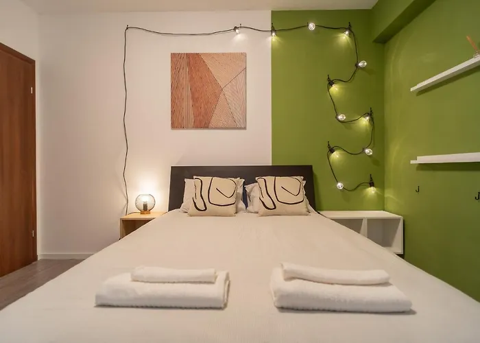 Charming Monro Old Town Flat Апартаменты *