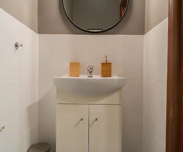Charming Monro Old Town Flat * Бухарест