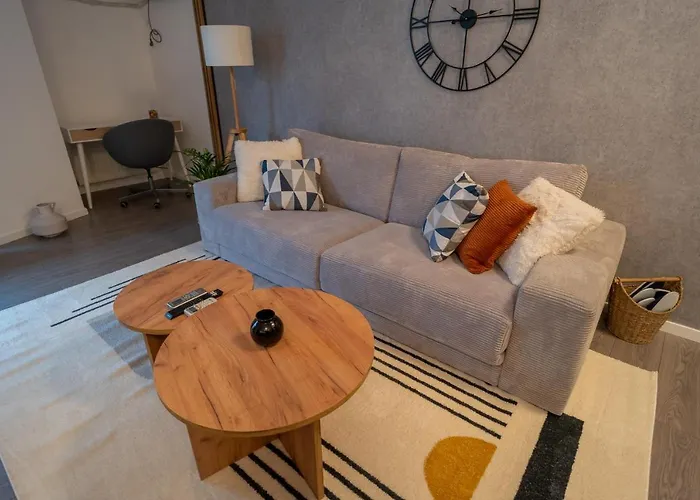 Charming Monro Old Town Flat شقة بوخارست