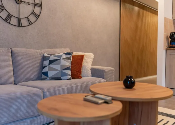 Charming Monro Old Town Flat Апартаменты *